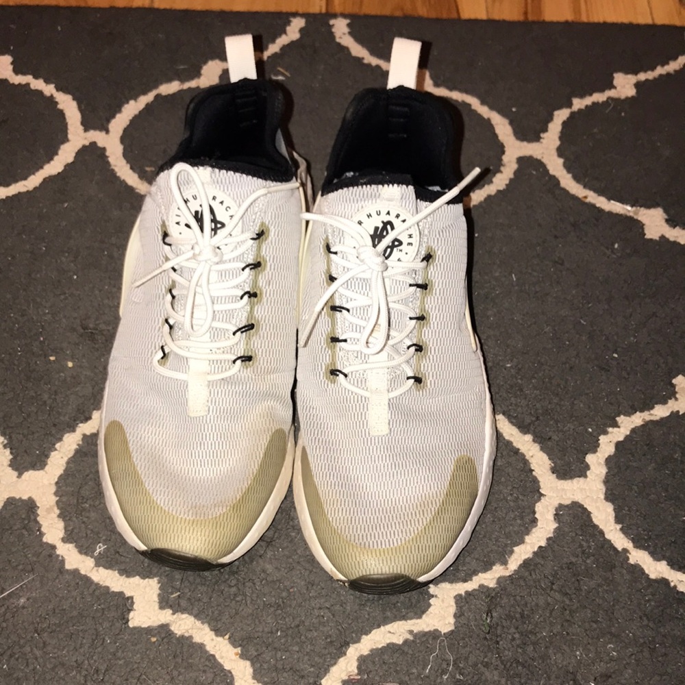 Huarache Nike tennis shoes